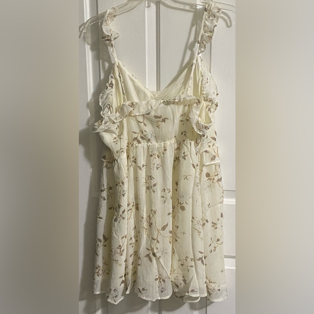 NWT.. WOMENS AND NOW THIS FLORAL RUFFLE DRESS - Picture 3 of 14